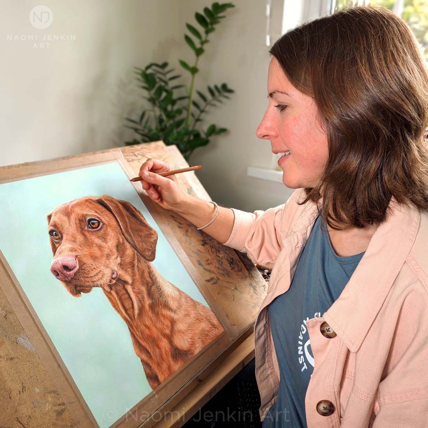 Naomi drawing a dog portrait of Nutmeg the Hungarian Vizsla